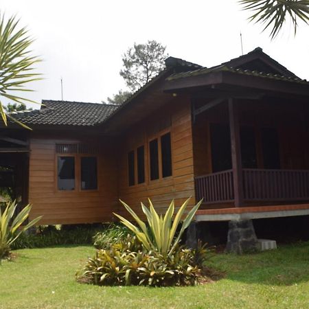 Bogor Tenjolaya Park Villa Bagian luar foto