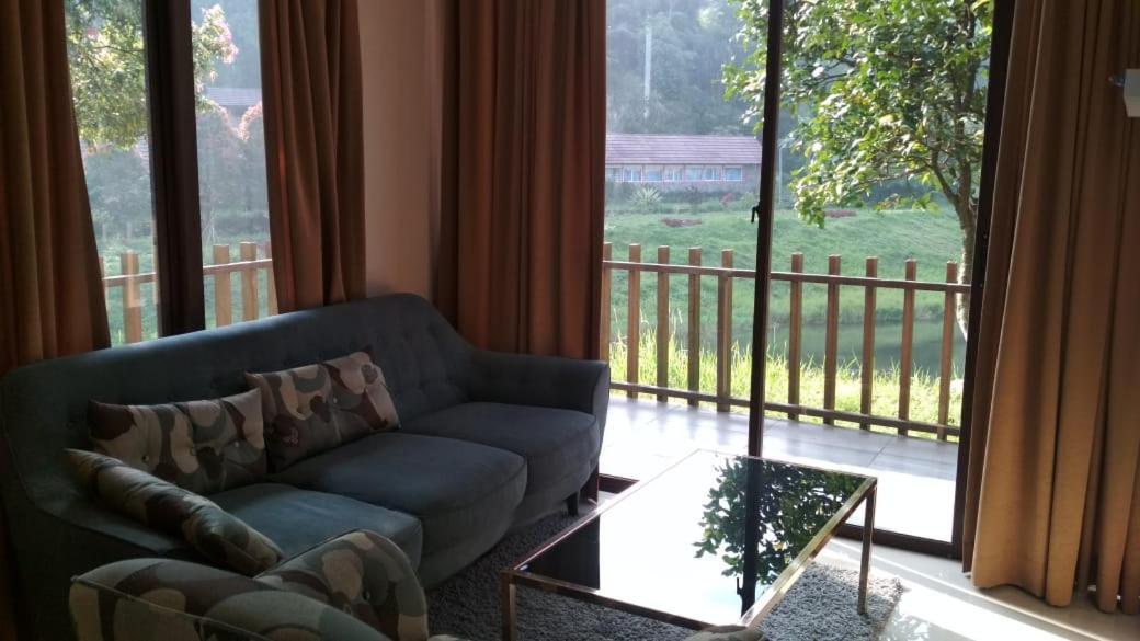 Bogor Tenjolaya Park Villa Bagian luar foto