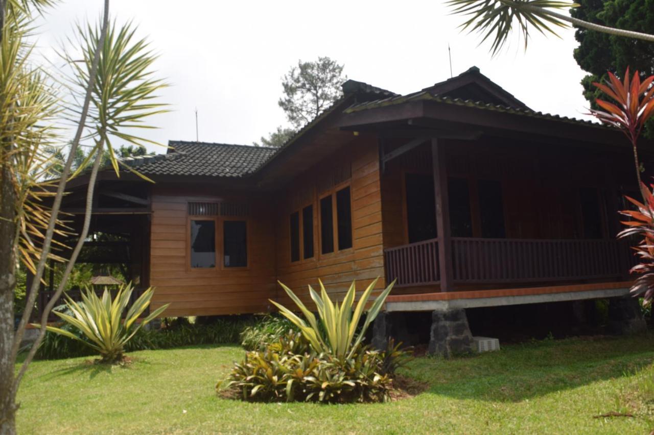 Bogor Tenjolaya Park Villa Bagian luar foto