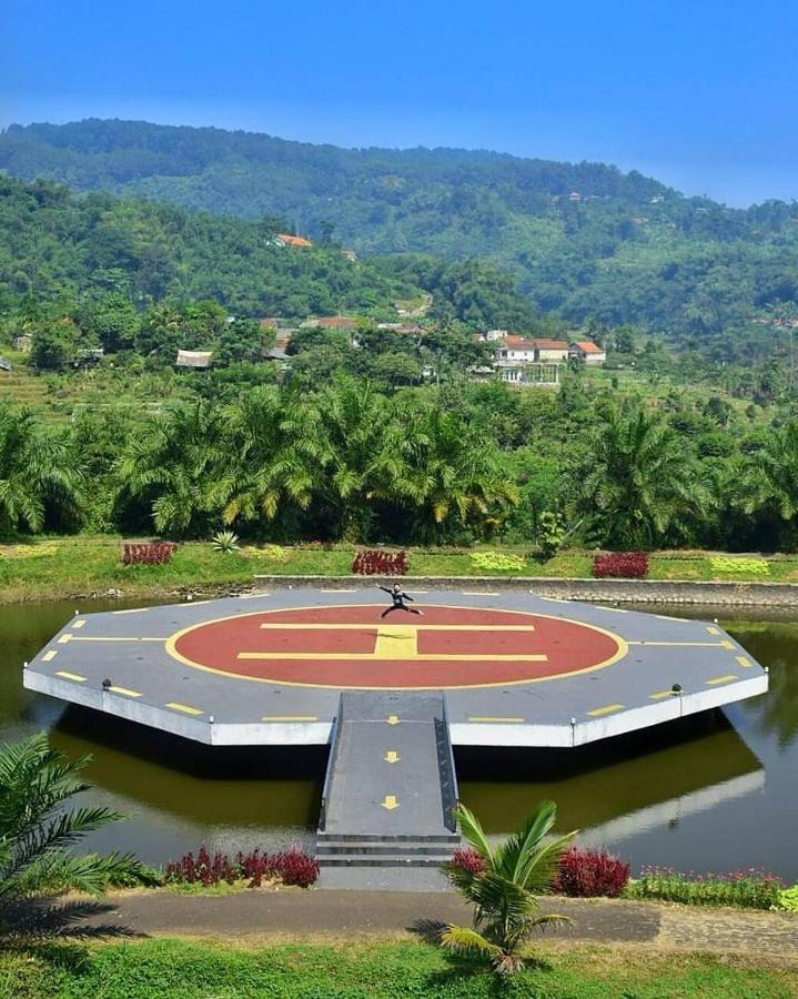 Bogor Tenjolaya Park Villa Bagian luar foto
