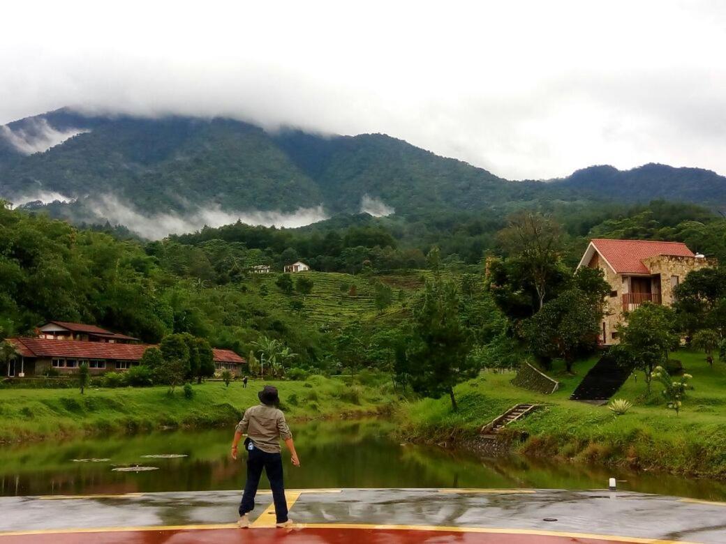 Bogor Tenjolaya Park Villa Bagian luar foto